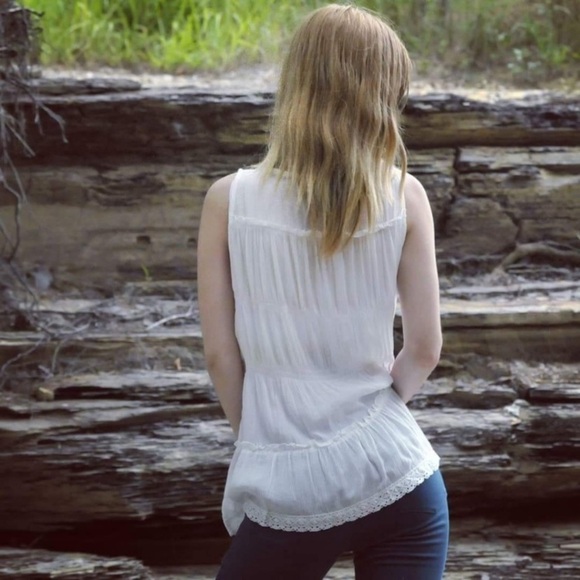 Lace Trimmed Ruffle Tank - Picture 4 of 8